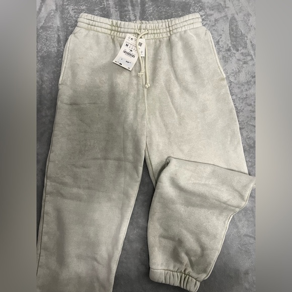 Zara Sweatpants - Picture 1 of 4